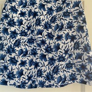 Wonderful skirt, gift.  A true size 6, just a little too small.